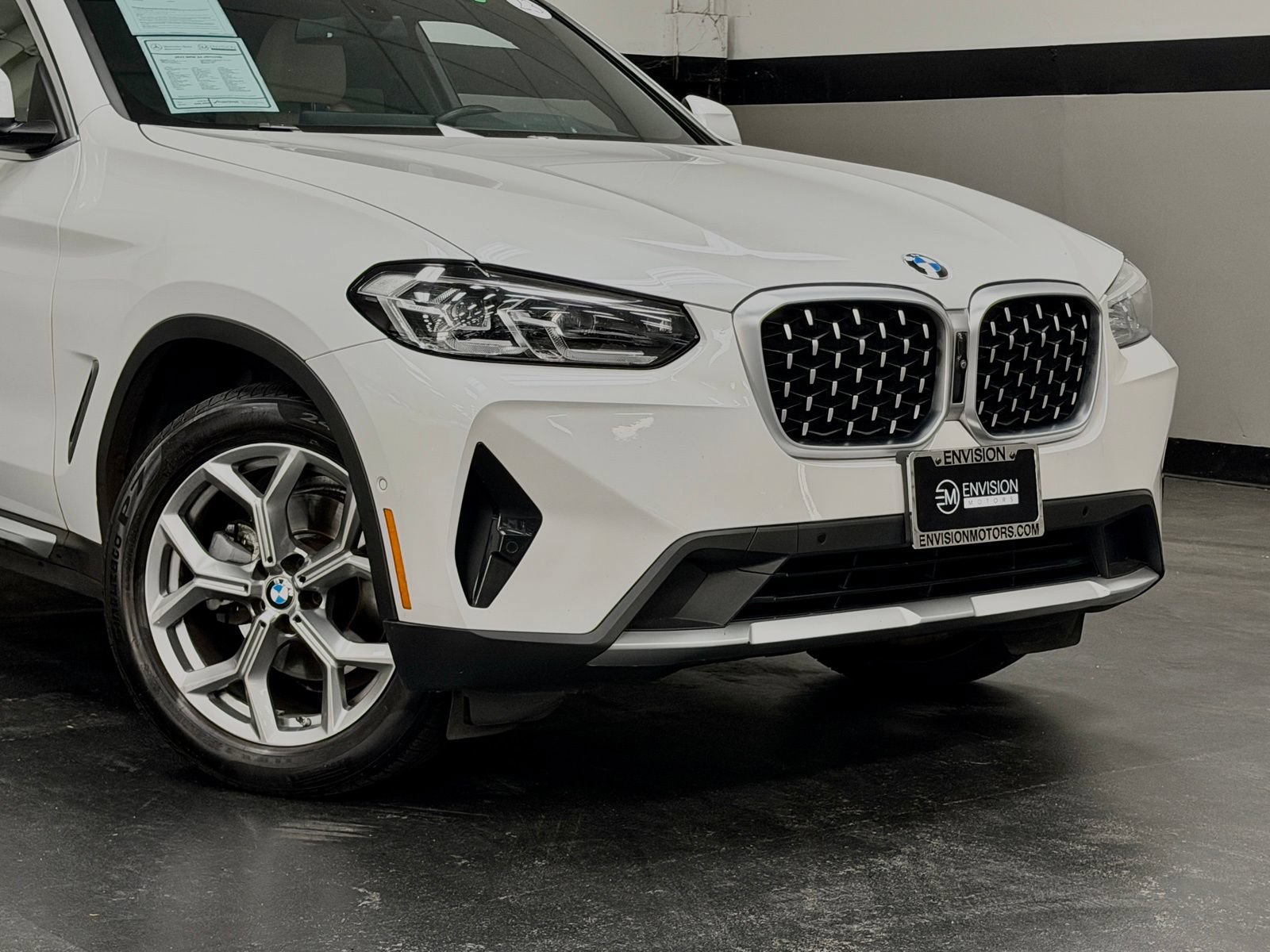 Used 2023 BMW X4 xDrive30i w/ Parking Assistance Package AWD/4WD image 3
