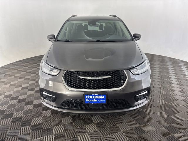 Used 2021 Chrysler Pacifica Touring w/ Cold Weather Group FWD image 2