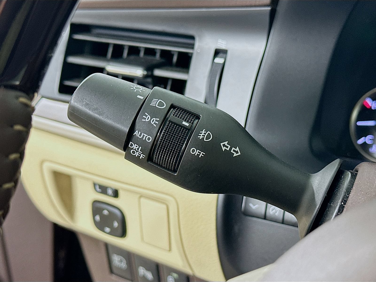 Used 2018 Lexus ES 350 w/ Luxury Package w/Wood Trim FWD image 20