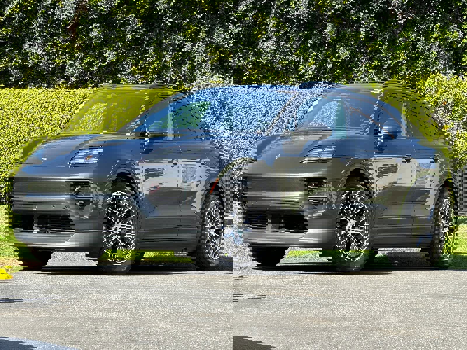 New 2025 Porsche Macan 4 Electric