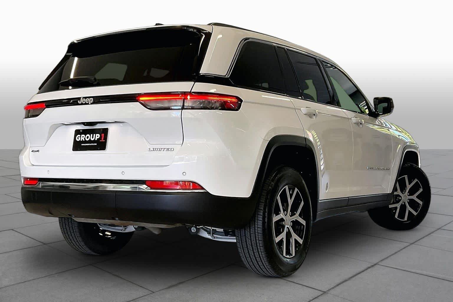 Used 2025 Jeep Grand Cherokee Limited AWD/4WD image 12
