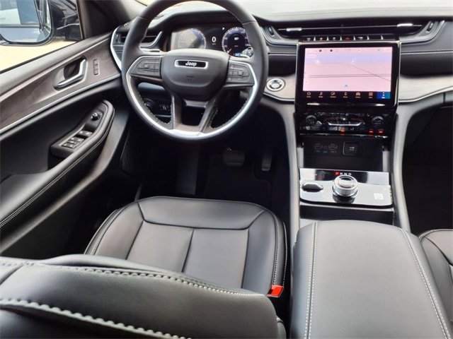New 2025 Jeep Grand Cherokee L Limited w/ Black Appearance Package image 4