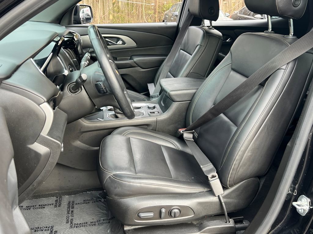 Used 2023 Chevrolet Traverse LT image 19