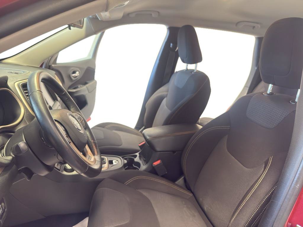 Used 2016 Jeep Cherokee Latitude w/ Cold Weather Group AWD/4WD image 16