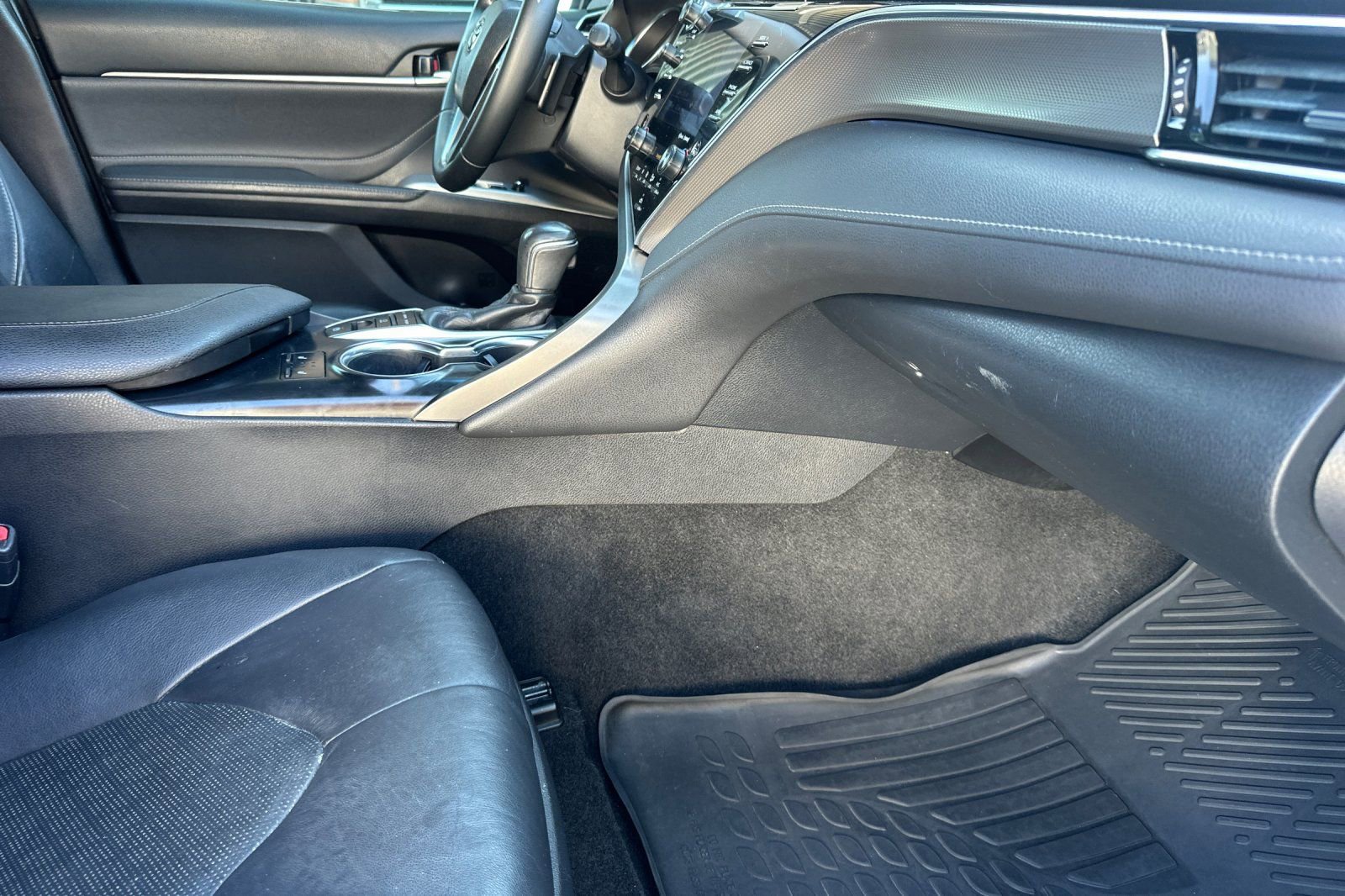 Used 2018 Toyota Camry XSE w/ Audio Package FWD image 16