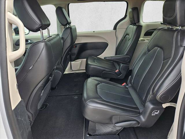 Used 2024 Chrysler Pacifica Touring-L FWD image 23