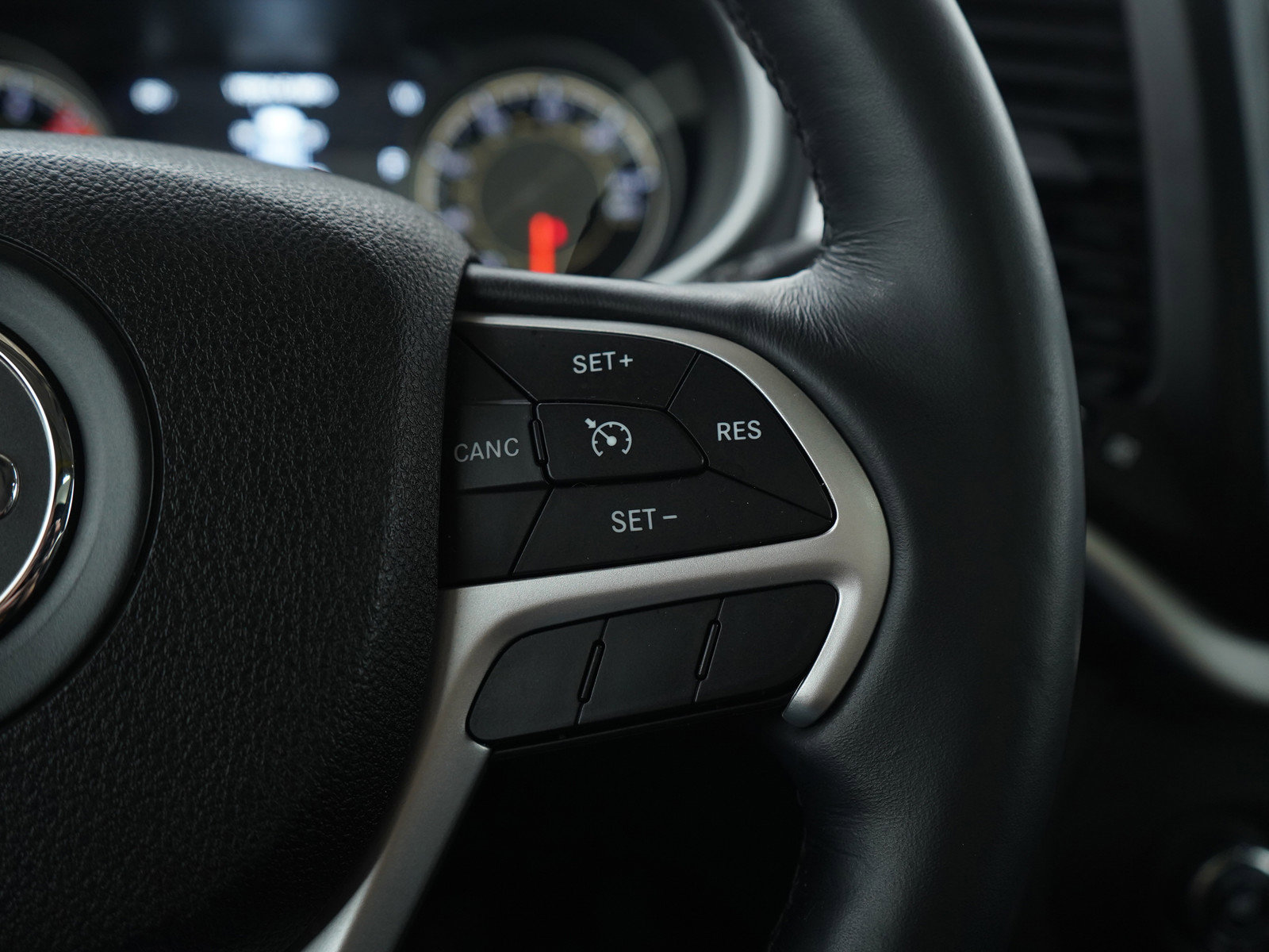 Used 2016 Jeep Cherokee Trailhawk w/ Comfort/Convenience Group image 28