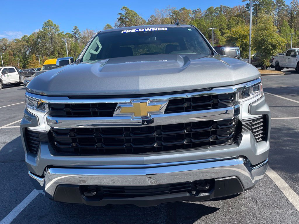 Used 2025 Chevrolet Silverado 1500 LT AWD/4WD image 2