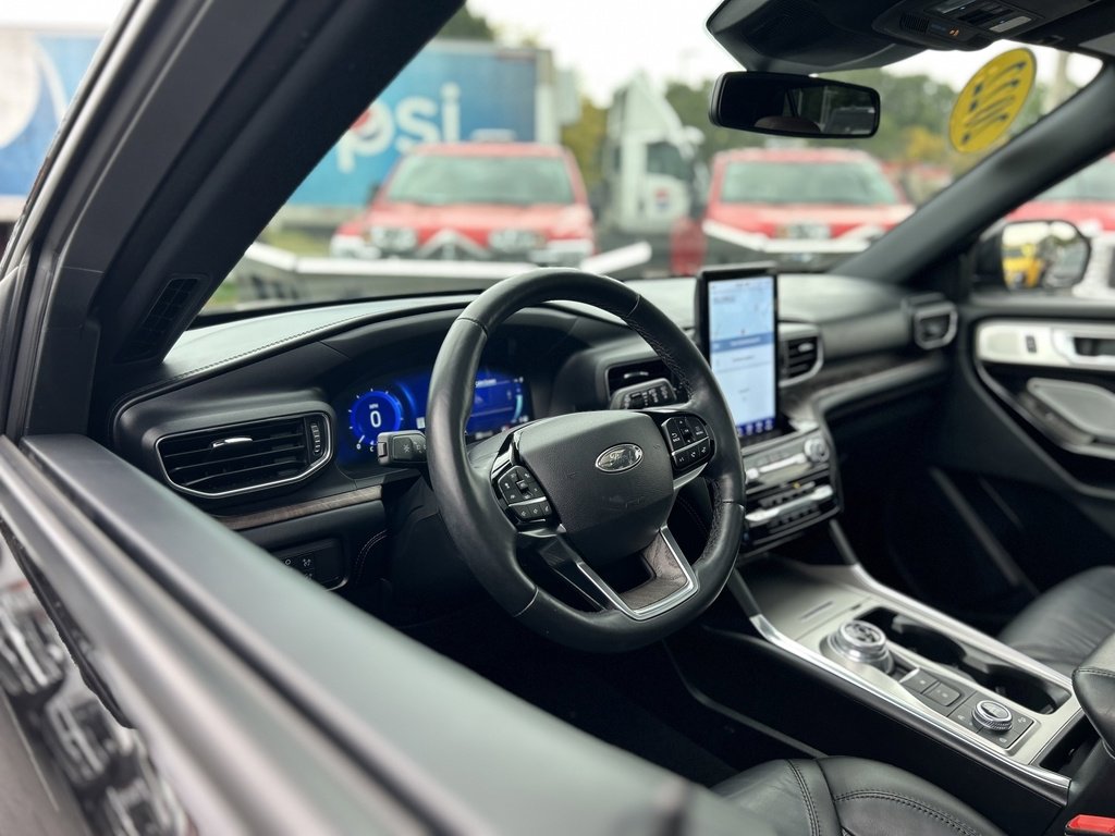 Certified 2022 Ford Explorer Platinum w/ Equipment Group 601A image 17