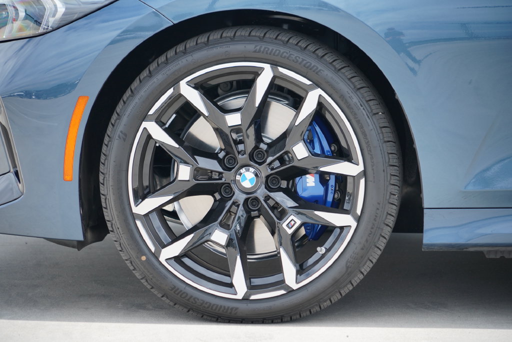 New 2026 BMW 330i xDrive Sedan w/ M Sport Package AWD/4WD image 5