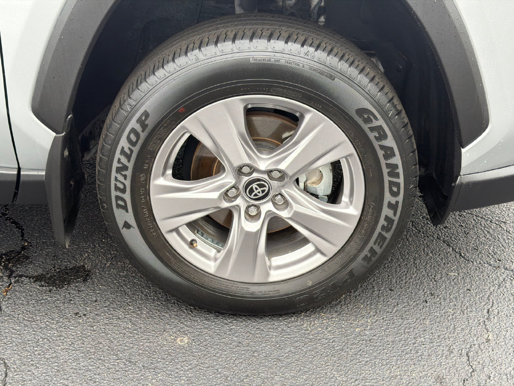 Used 2025 Toyota RAV4 XLE FWD image 14