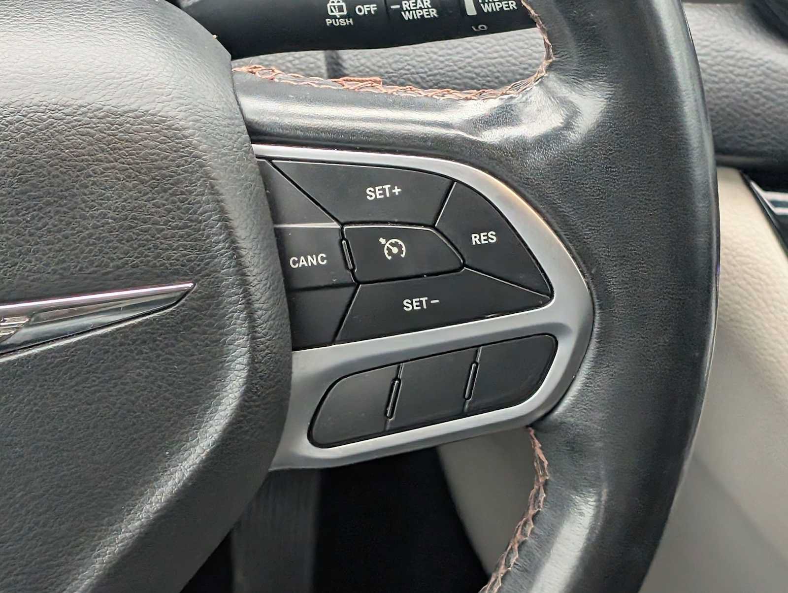 Used 2020 Chrysler Pacifica Touring-L w/ Tire & Wheel Group FWD image 16