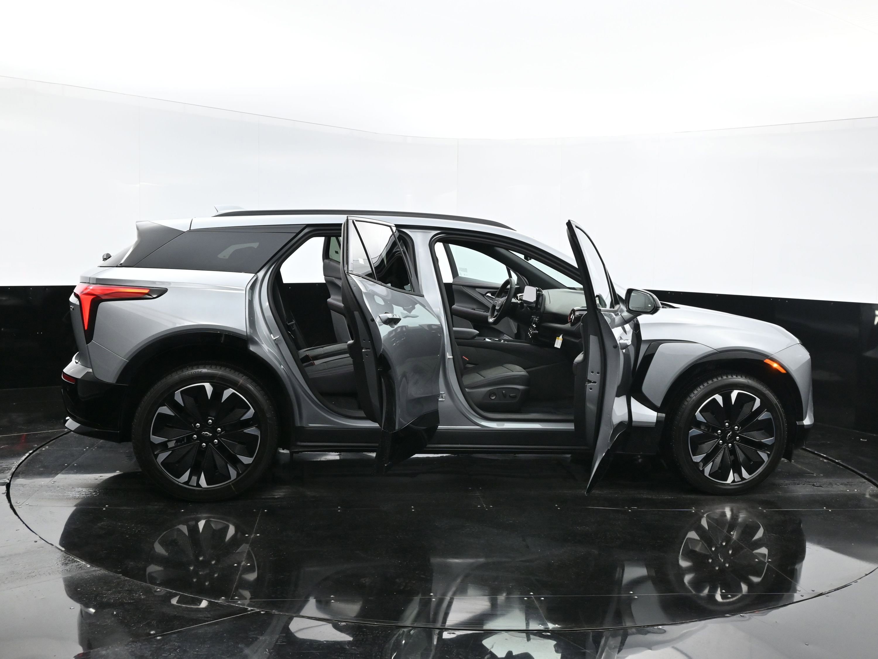 New 2025 Chevrolet Blazer EV RS RWD image 33