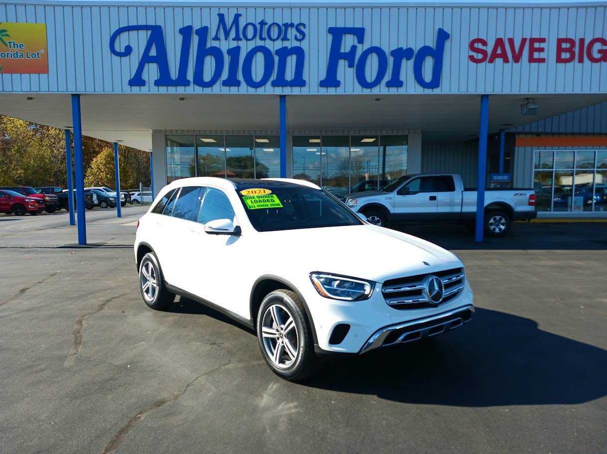 Used 2021 Mercedes-Benz GLC 300 4MATIC image 3