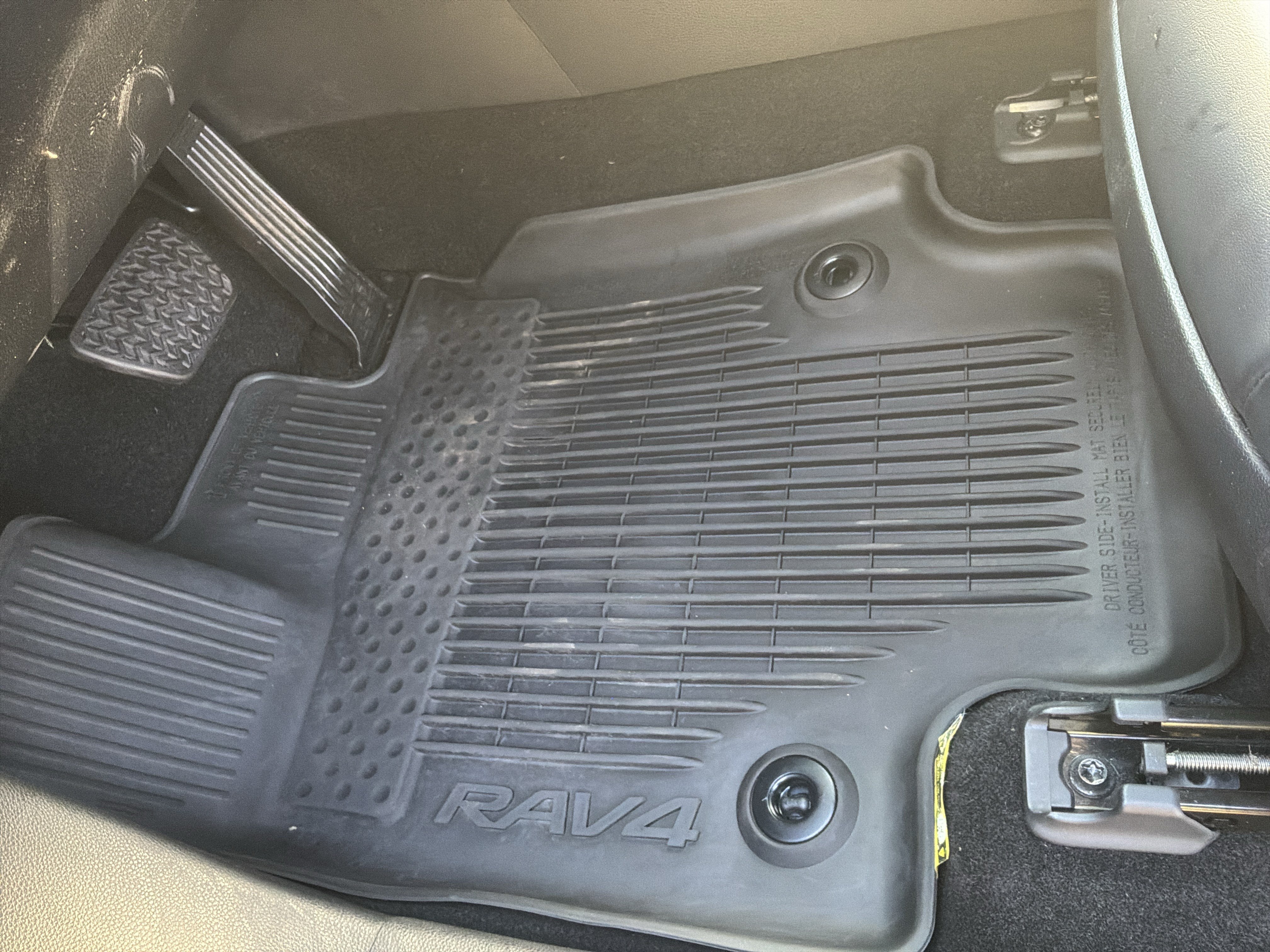 Used 2024 Toyota RAV4 XSE AWD/4WD image 17