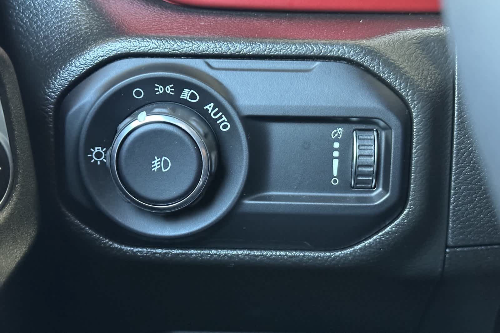 Used 2023 Jeep Wrangler Unlimited Rubicon AWD/4WD image 30
