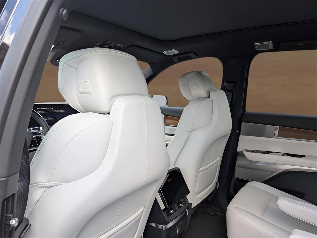 New 2026 Cadillac Vistiq Luxury image 13