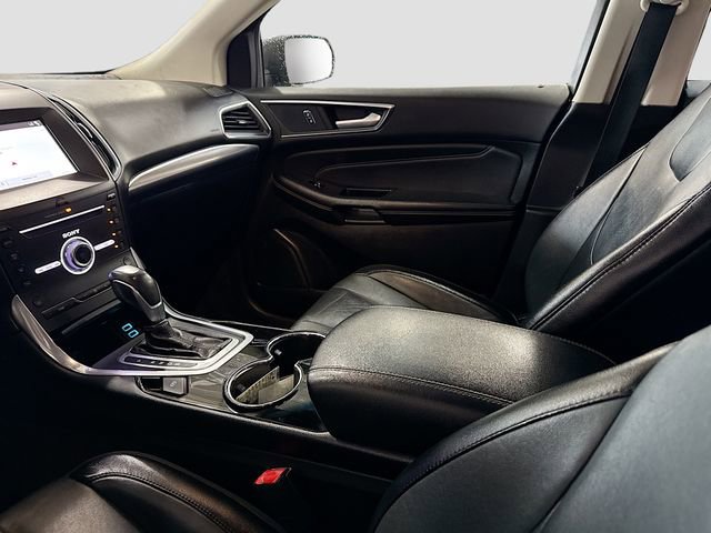 Used 2017 Ford Edge Titanium w/ Technology Package FWD image 24