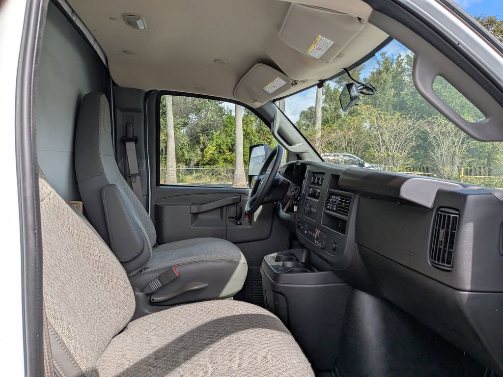 New 2025 Chevrolet Express 4500 Extended w/ Power Convenience Package image 13