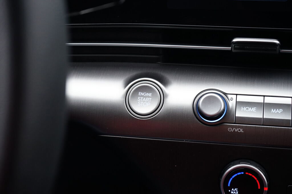 Used 2024 Hyundai Kona SE image 21