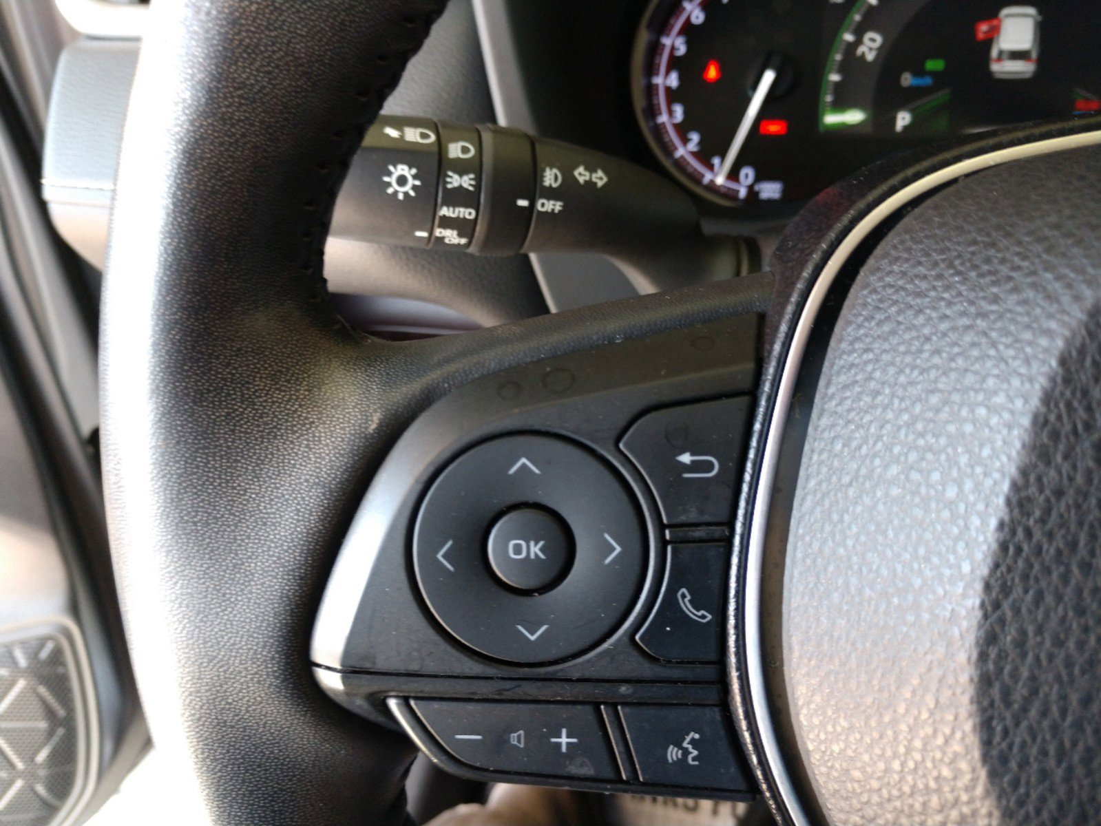 Used 2019 Toyota RAV4 Limited image 18