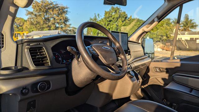 Used 2022 Ford E-Transit 148 High Roof Extended image 21