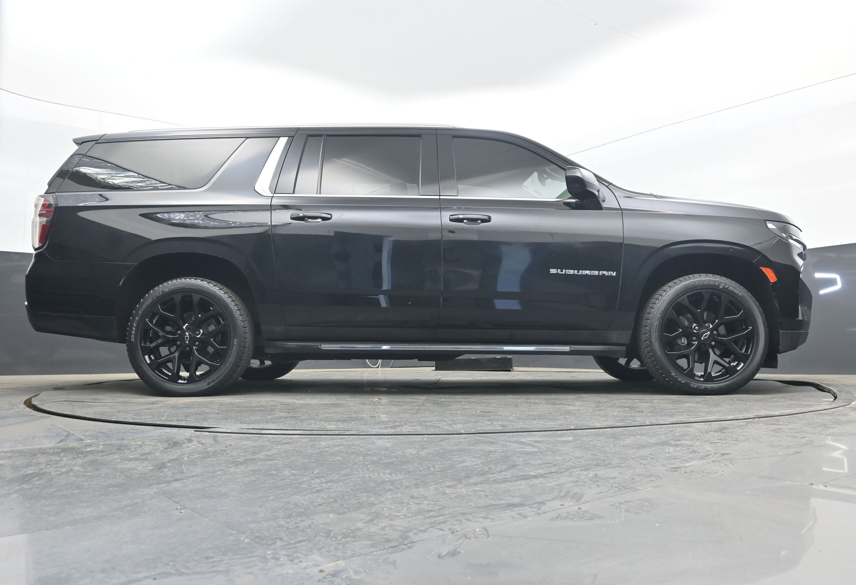 Used 2021 Chevrolet Suburban LT image 30