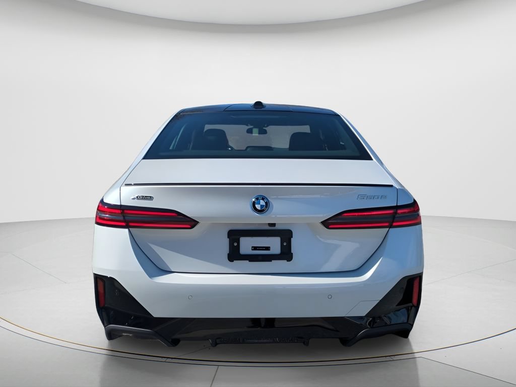New 2026 BMW 550e xDrive w/ Premium Package AWD/4WD image 6