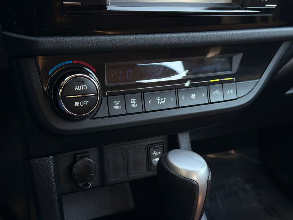 Used 2015 Toyota Corolla LE FWD image 25
