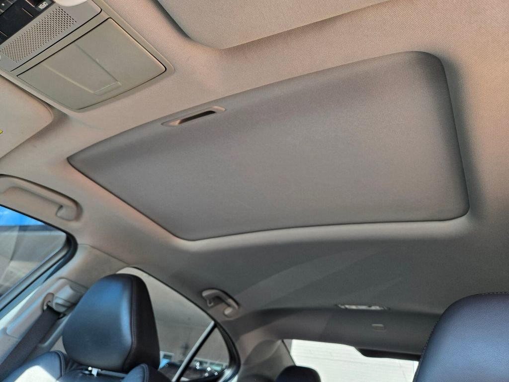 Used 2017 Acura TLX w/ Technology Package FWD image 13