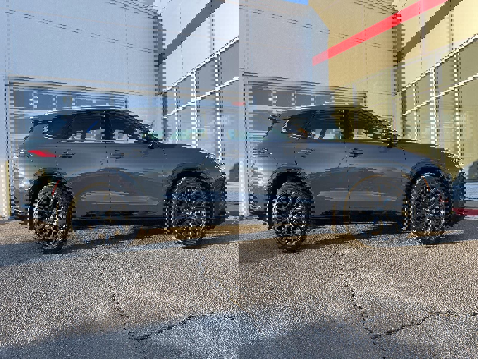 Used 2025 Toyota Crown Signia Limited w/ Advanced Technology Package image 27