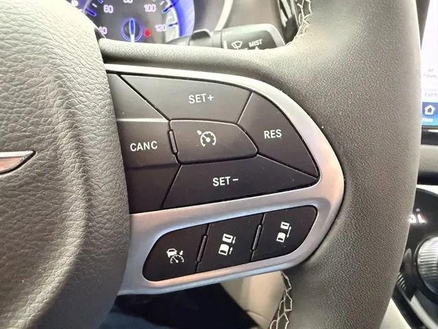 Used 2024 Chrysler Pacifica Touring-L FWD image 34