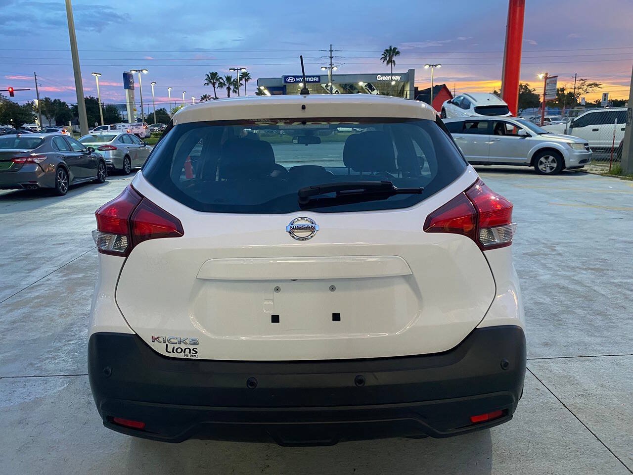 Used 2020 Nissan Kicks S FWD image 4