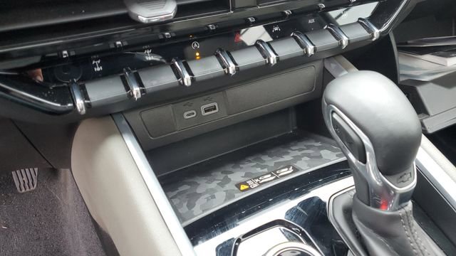 Used 2024 Chevrolet Colorado ZR2 w/ ZR2 Convenience Package III AWD/4WD image 19