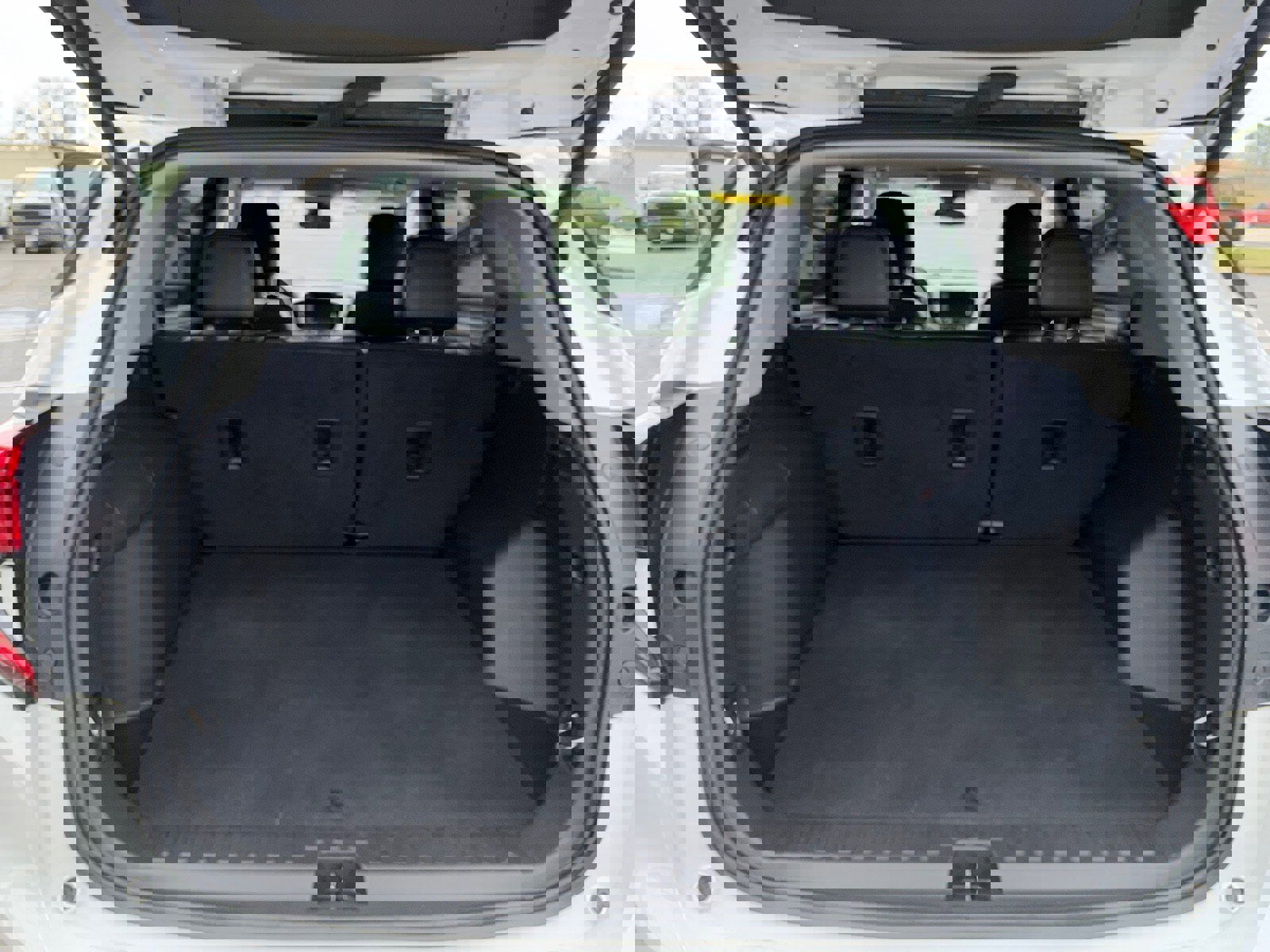 Used 2024 GMC Terrain SLT image 21