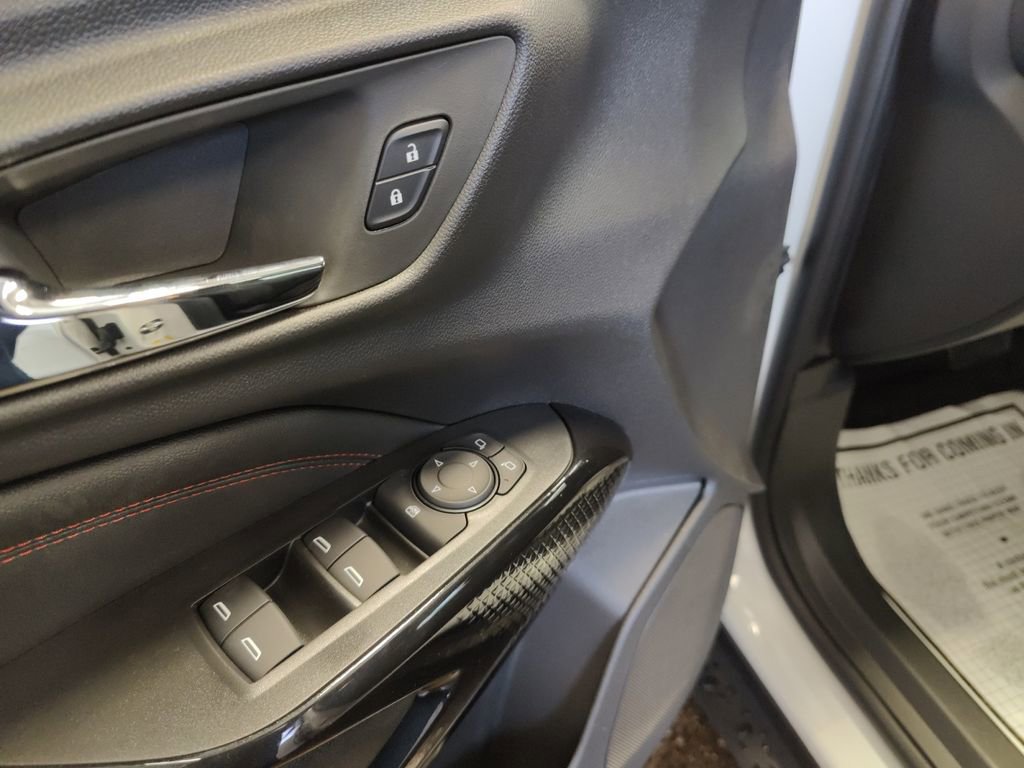 New 2025 Chevrolet Trax RS w/ Sunroof Package image 17