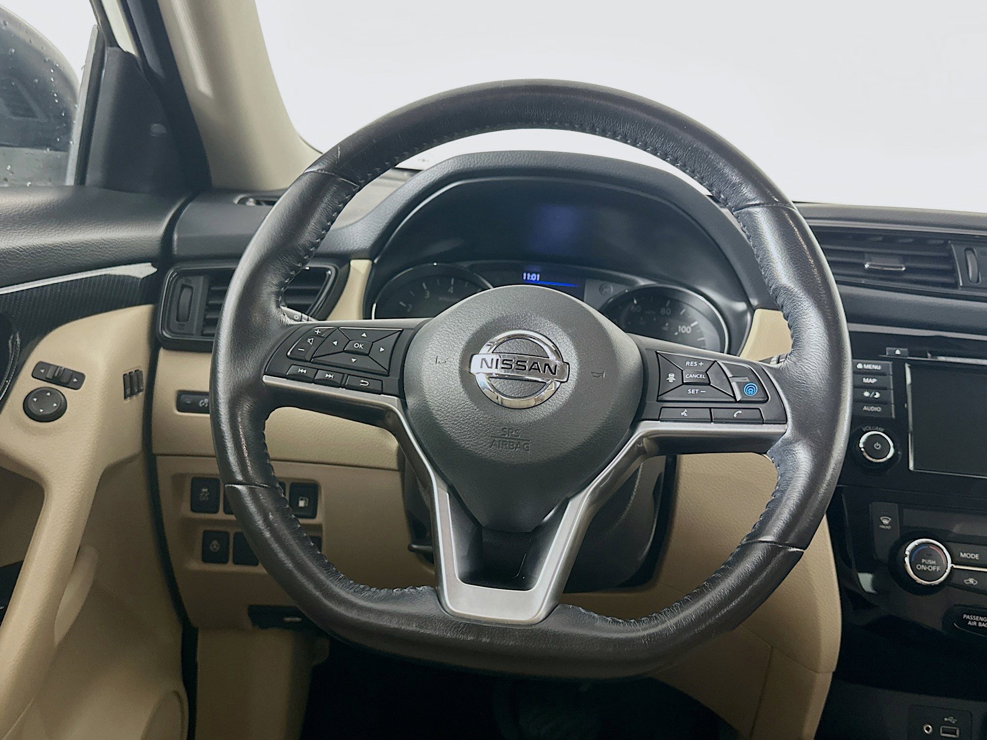 Used 2018 Nissan Rogue SL w/ Premium Package image 17