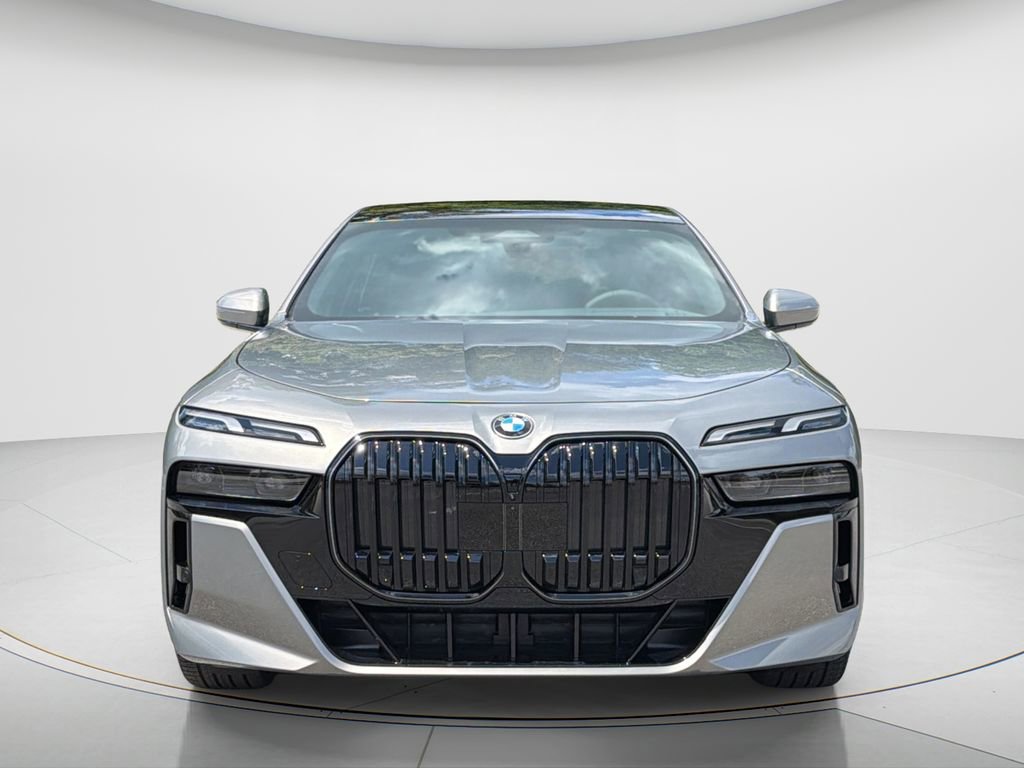 New 2026 BMW 760i xDrive w/ Premium Package image 2