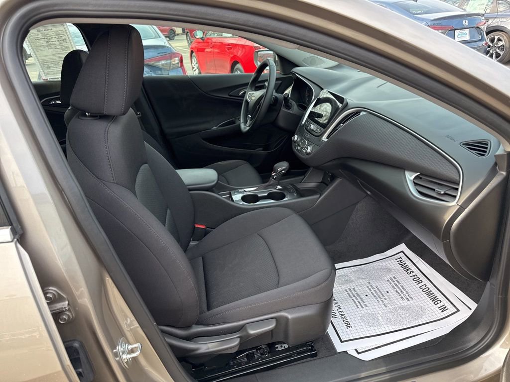 Used 2025 Chevrolet Malibu RS image 14