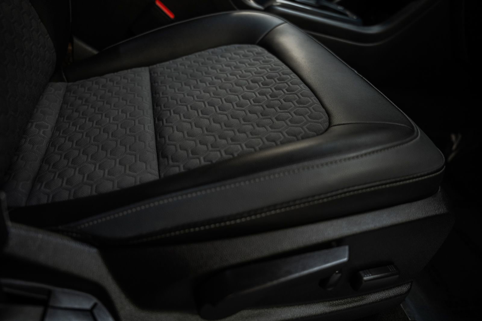 Used 2016 Chevrolet Colorado Z71 image 32