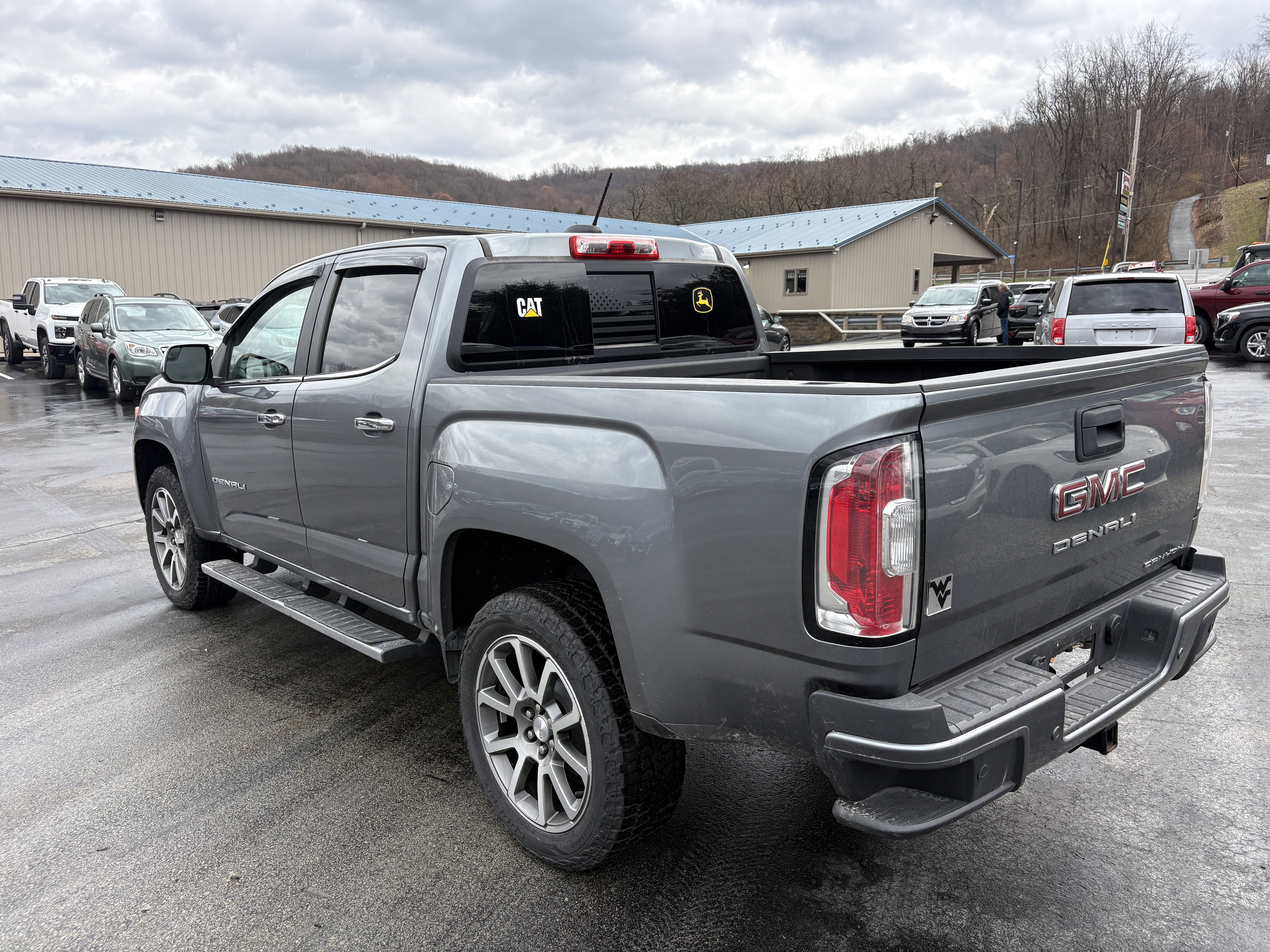 Used 2021 GMC Canyon Denali image 2