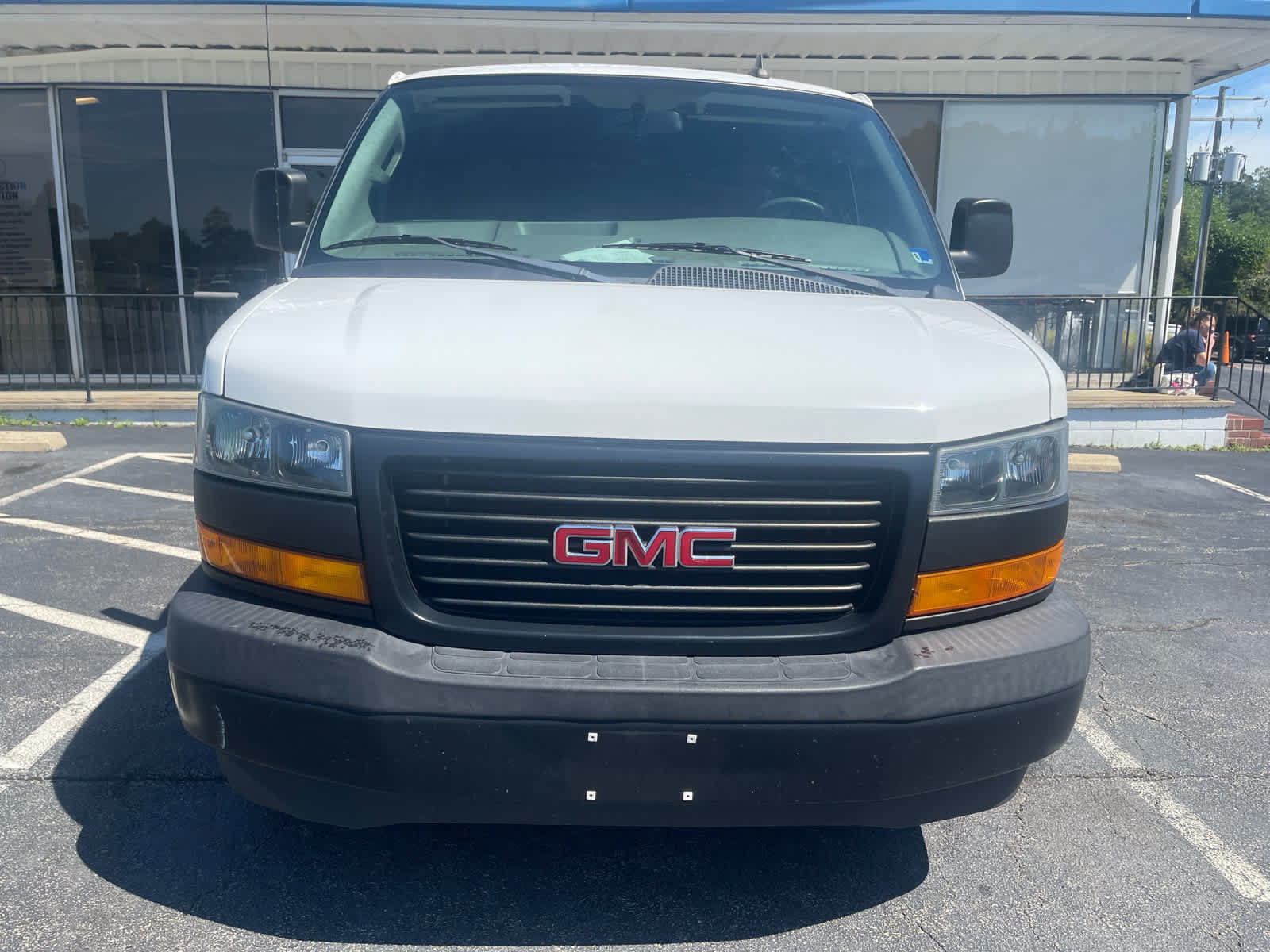 Used 2019 GMC Savana 3500 RWD image 2