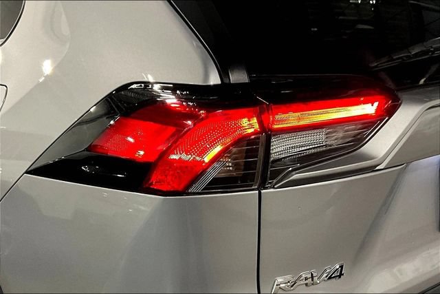 Used 2022 Toyota RAV4 XLE AWD/4WD image 23