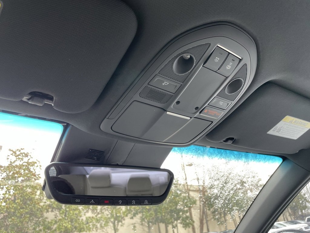 Used 2022 Genesis G70 2.0T image 21