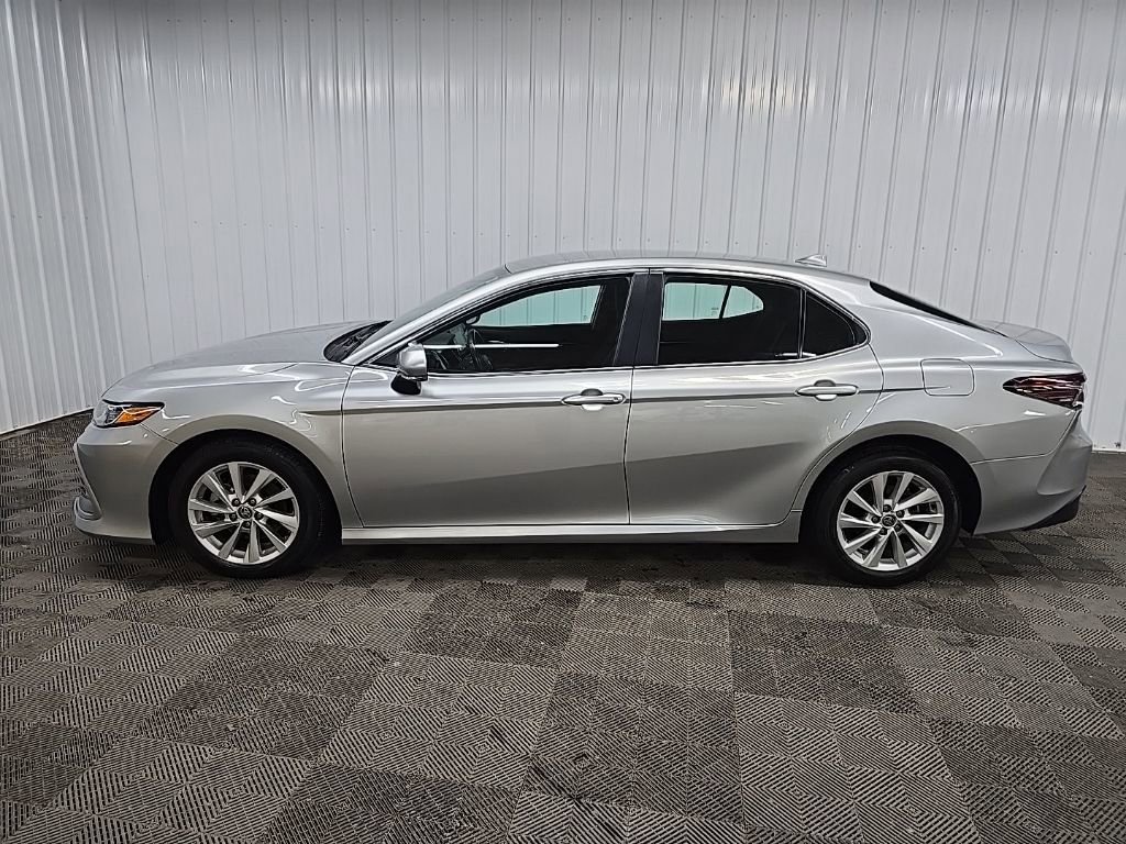 Used 2021 Toyota Camry LE w/ Cold Weather Package image 5