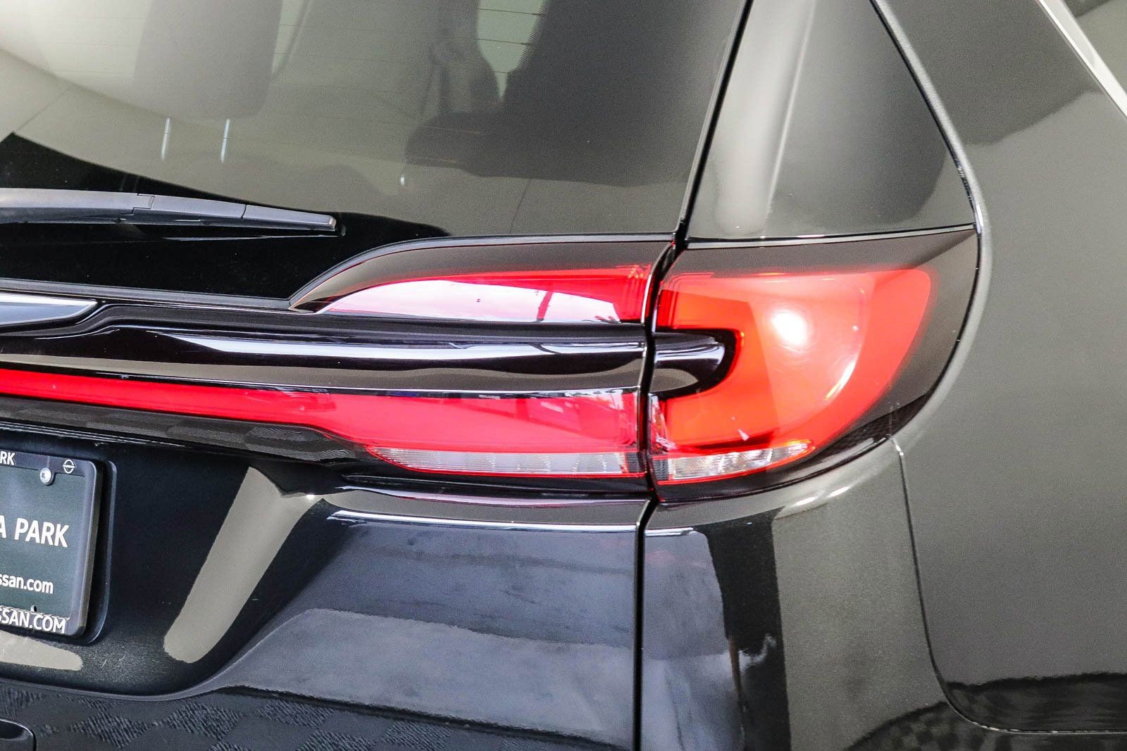 Used 2024 Chrysler Pacifica Select image 9