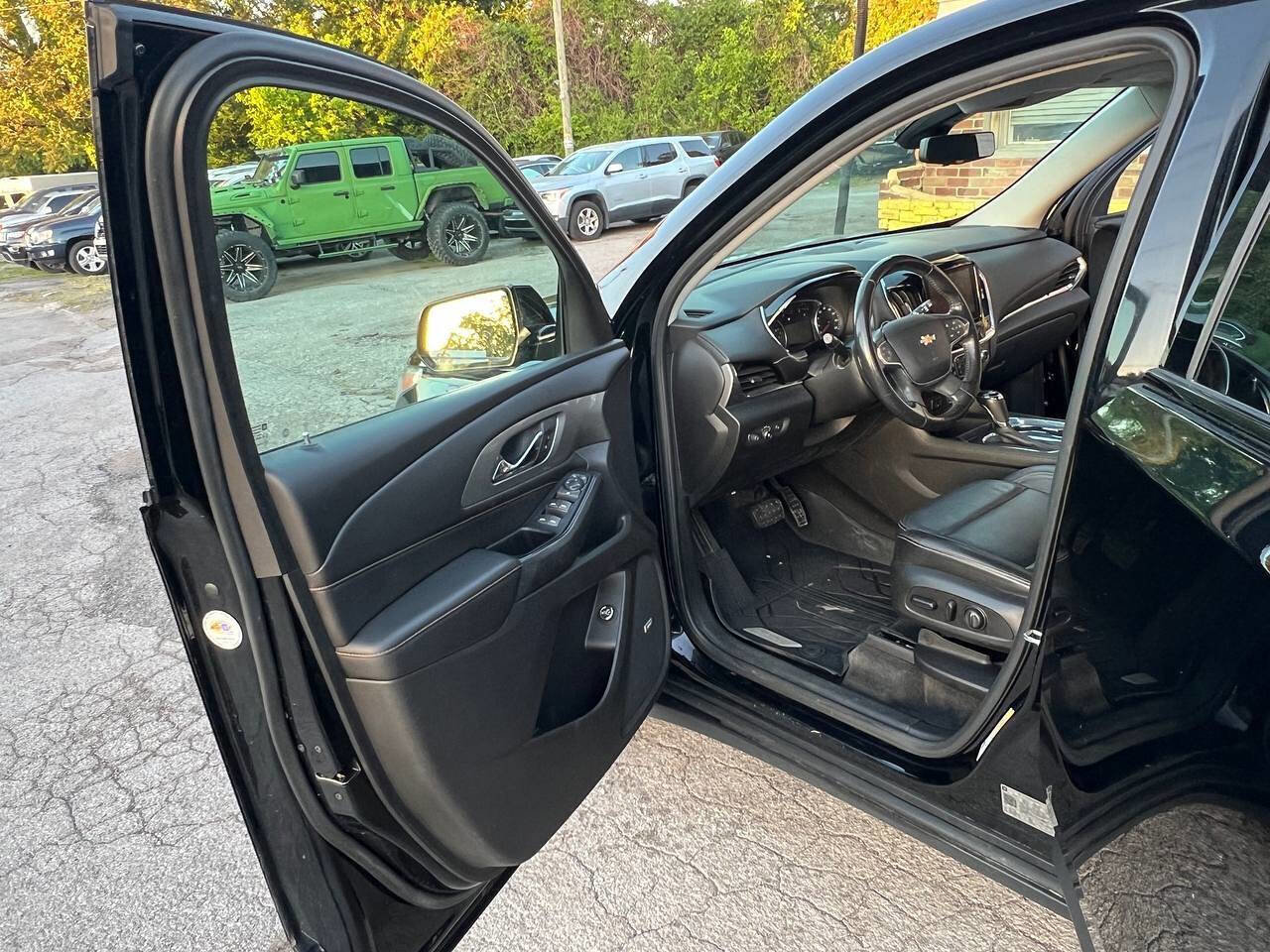 Used 2019 Chevrolet Traverse RS w/ LPO, Floor Liner Package FWD image 9