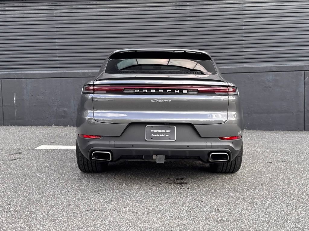Used 2025 Porsche Cayenne Coupe image 9