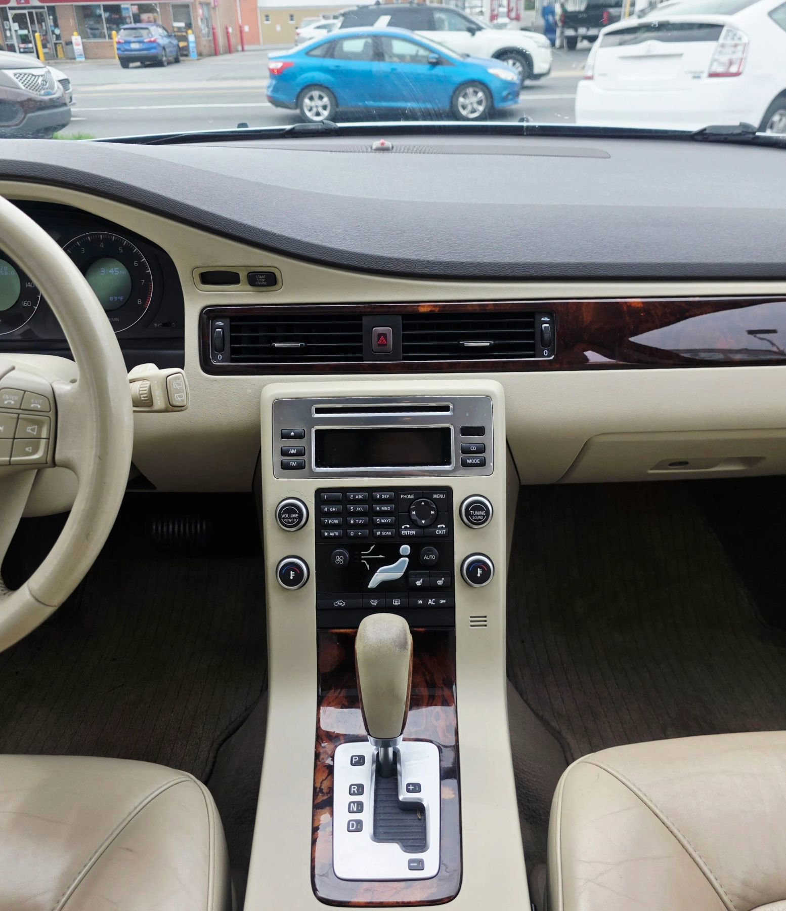 Used 2009 Volvo V70 FWD image 20