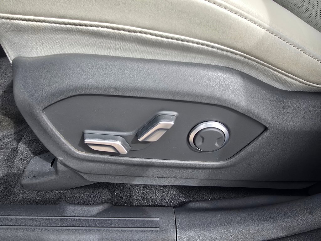 Used 2025 Hyundai Santa Fe SEL image 15